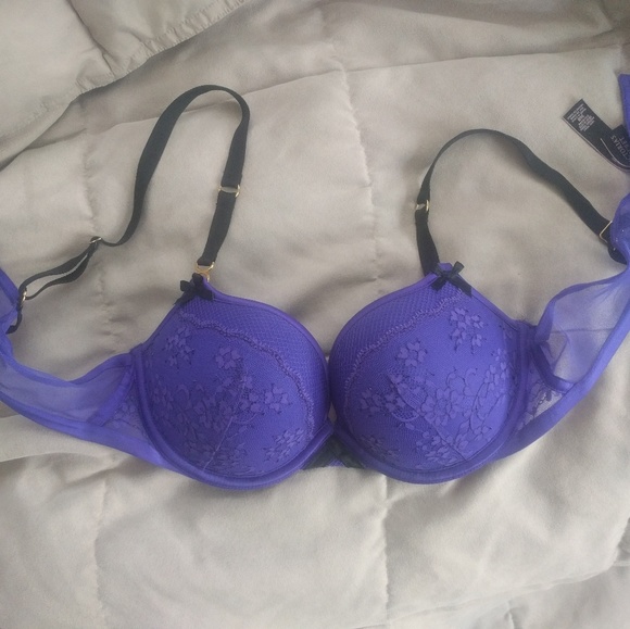 Victoria Secret Bra - Picture 2 of 3